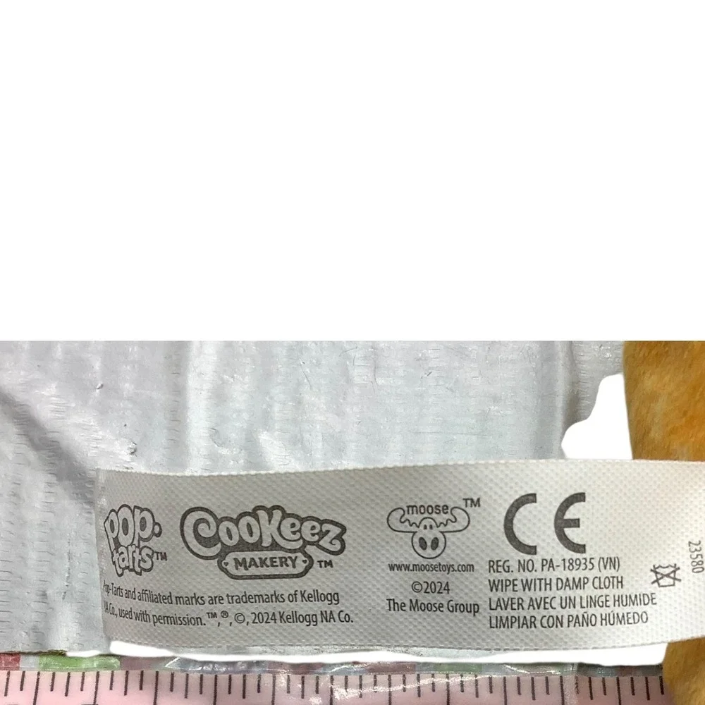 Moose Toys Cookeez Makery Pop-Tarts Strawberry Plush Winking Face‎ 5